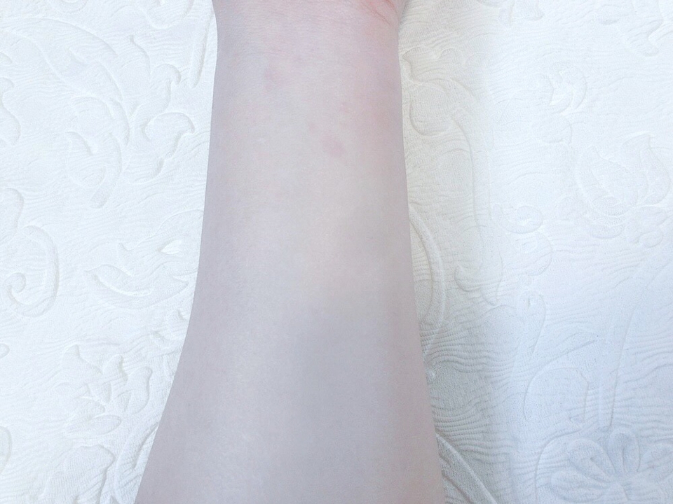 즉각적으로 톤업 효과가 있어서
단독으로 사용하기 너무 좋을것 같았어요!

거기다 자외선 차단 효과가 SPF 50 , PA+++ 이라서
더 좋았구요!

