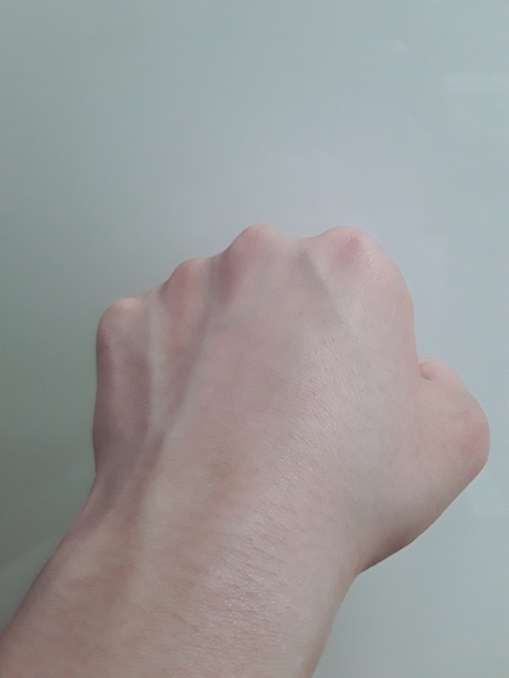 언제 발랐는지 모르시겠죠? 5분후입니다..
자연스럽게 스며 든게 보이시나요?