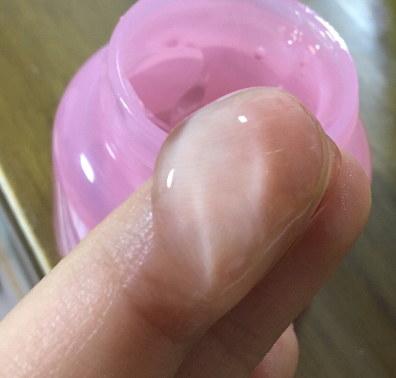 막 흐르는 제형 아니고 정말 젤리가타요 ㅎㅎㅎㅎ 꾸덕은 아니그요!