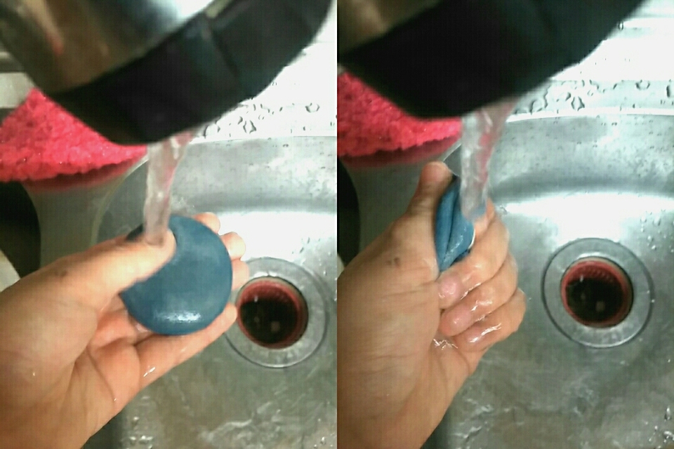 일단물로간단하개살살문지르면서씻겨줘용)(