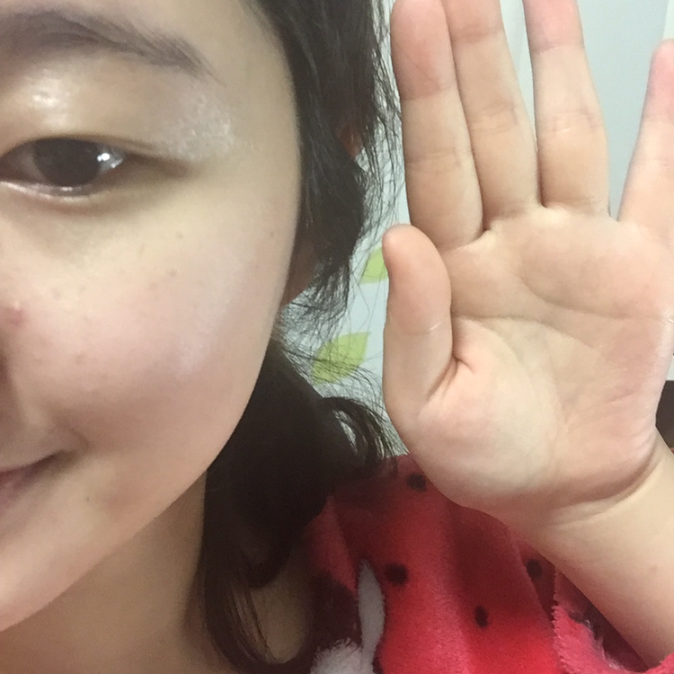 바른 후  !̆̈ 하얗게 되면서 촉촉한 광이 도는걸 알 수 있습니당 😊