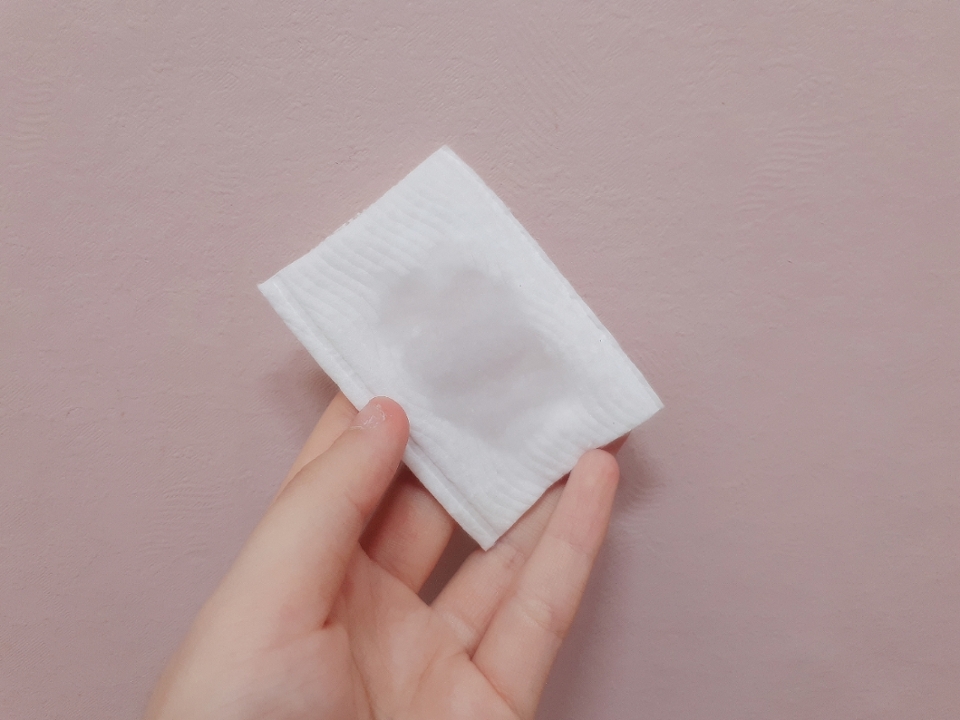 솜에 토너를 적셔주었어요!
양조절이 살짝 어려운게 아쉽네요!