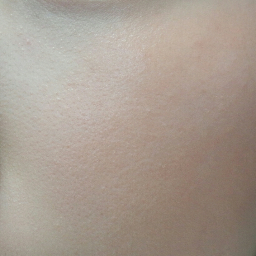 저는 소량만 발라줬는데 취향에 맞게 양 조절해서 발라주면 좋을것 같아요~
또 쿠션 블러셔의 장점!! 양조절에 실패해도 파운데이션 쿠션으로 블렌딩해주면 자연스럽게 메이크업 하실 수 있어요~