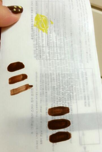 막 종이에 발라봤어요.
사진에 색감이 잘 표현되었을지 모르겠지만
진짜 누텔라 연상되는 컬러에욥


