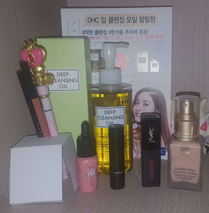 (제가 애장하는 화장품들을 DHC 오일님이 지워주실겁니다여러분들) 
파운데이션 , 립 , 아이라이너 일단 좋다 하는 제품들로 잘 지워지지않는다는 !!화장품들로 어느정도 구성해보았습니당