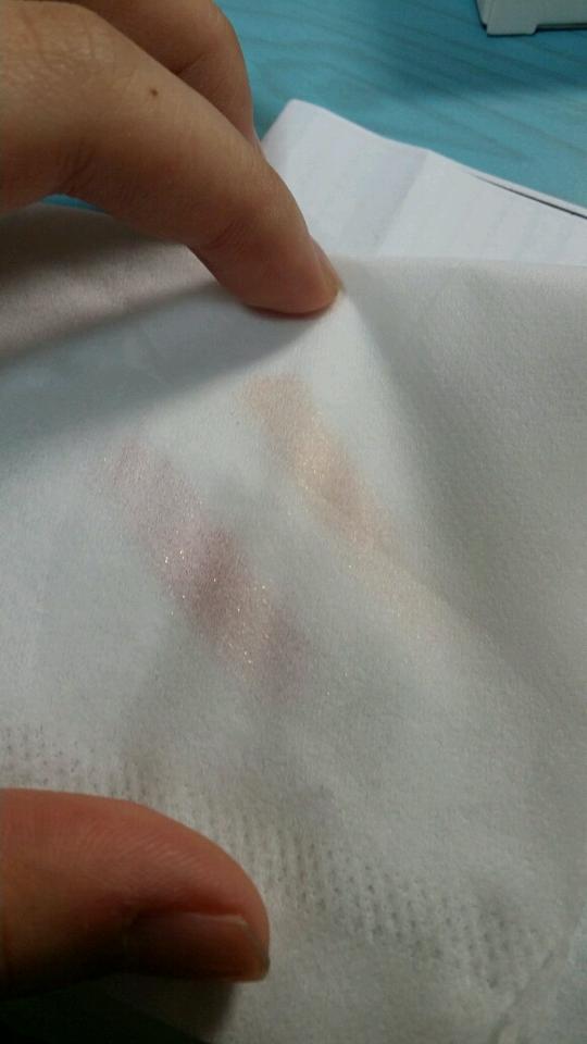 색깔을 제대로 보여주고싶은마음에 휴지발색.....ㅎ 색깔어떤색인지 감이 잡히시죠??