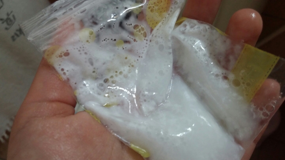 클렌징 오일과 폼을 넣고 빨아주세영