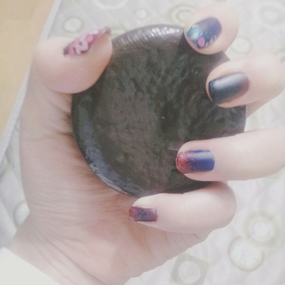 한손에 딱 집히는 사이즈!!
울퉁불퉁한 텍스쳐가 진짜 초코파이같아요ㅎㅎ
완전 이뻐요ㅎㅎ