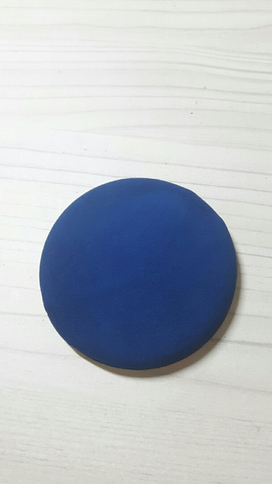 물로 헹궈준 퍼프입니다!! 처음 모습으로 돌아왔어요ㅠ 클렌징워터로 세척하면 퍼프안에 남아도 괜찮아요! 오일이나 폼은 남으면 안좋지만 클렌징워터는 원래 피부에 닦고 물세안 따로 안해줘도 되서 괜찮아요