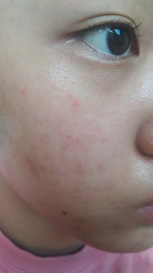 기분뿐만아니라 정말 맨들맨들하고 바로 건성피부를 잡아 주었어요!!! 
그리고 이대로 오랜시간 쭉 수분을 잡고 있어주었던 이아이... 정말 대답합니다!!! 저희 엄마도 써보시고는 정말 너무너무 좋다고 딱좋다 말씀하시더라그요ㅎ 앞으론 엄마께 될듯한 느낌