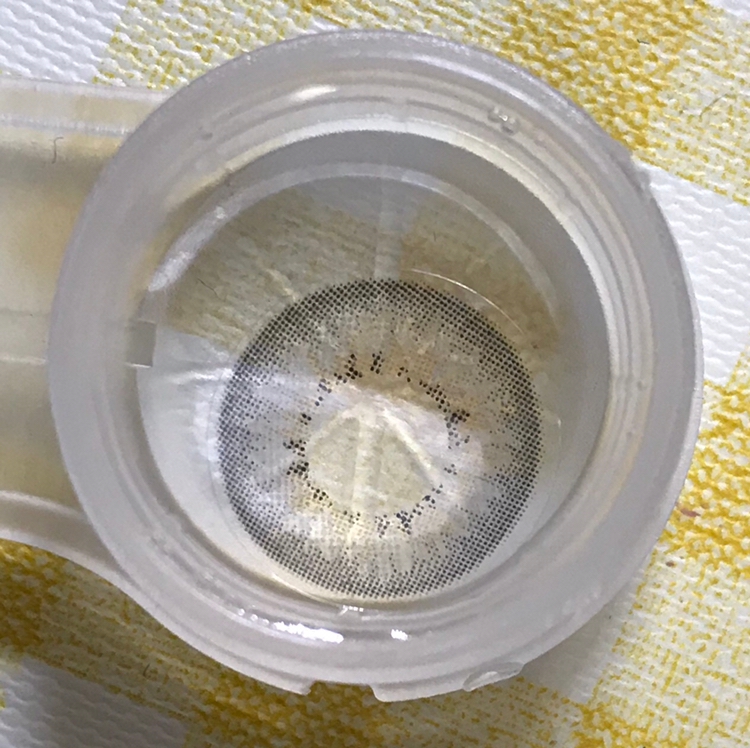 렌즈 그래픽
안쪽에서 바깥쪽으로 점점 진해지면서 겉 테두리가있어 눈이 더욱 또렷해 보입니당 !!!