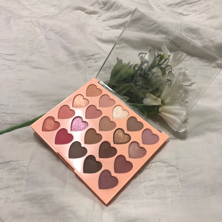 열어보면 세로로 4개씩 묶어서 5가지의 사랑의순간을 
표현했는데요 진짜 대단하신것 같아요!!
아이디어 굿굿👍🏻👍🏻👍🏻