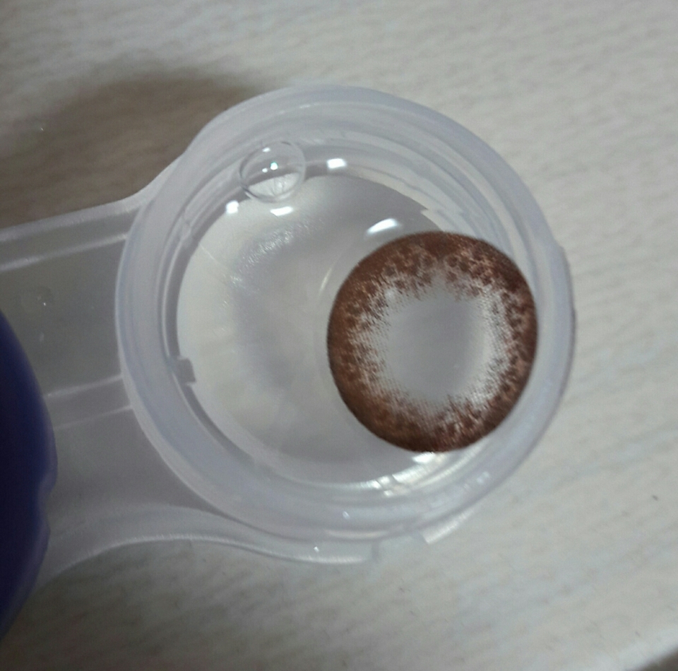 렌즈패턴이에요 약간 꽃같은..? 패턴도 예뻐요 ㅠㅅㅠ