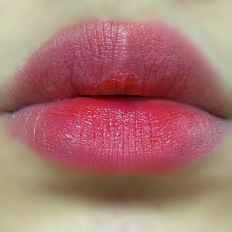 코드 히팅 오렌지 💗

이름과는 다르게 핫핑크 느낌이에요 ☺️

봄웜, 여름쿨 분들 포인트 립으로 예뻐요 😉❤️