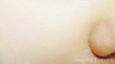 좀 극혐인 저의 생 코......... 여러분들 눈감아...
붉은 혈관이 비치는 저의 홍조있는 얼굴과 코옆을 얼마나 잘 커버해줄지 봅시다 !
