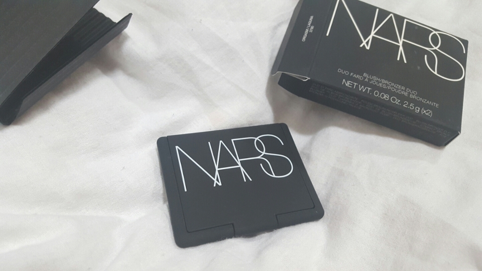 나스는 케이스만 봐서는 크기가 가늠이 안돼죠 왜냐하면 
케이스가 다 똑같이 생겼으니까 ㅎㅎ....

이제 개봉해 볼게요 