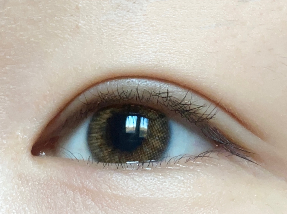 🌷오렌즈 스페니쉬 리얼브라운 [ 착용샷 ]

직경이 11.9이고 써클라인이 없어서 굉장히 자연스럽고 홍채 색상만 바꿔줘요 직경이 작아서 자신의 눈동자가 써클라인이 됩니다 

폴라 브라운과 마찬가지로 처음엔 착용감이 좋았지만 시간이 지나면 인공눈물을 찾게 되었어요 훌라 현상은 전혀 없었습니다