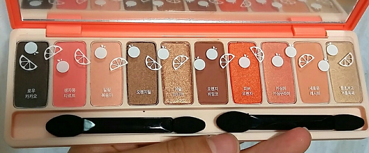 이 팔레트로 메이크업을 할거예요 
정보는 사용제품에 등록했습니다😁