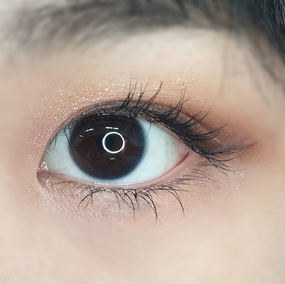 아이라인과 마스카라를 해주면 완성!