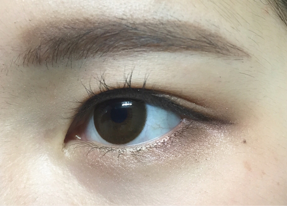 테이크뎃으로 눈꼬리한번만 톡해주고
삼각점에 아이디자이너를 콬해줭ㅎㅇ!!
