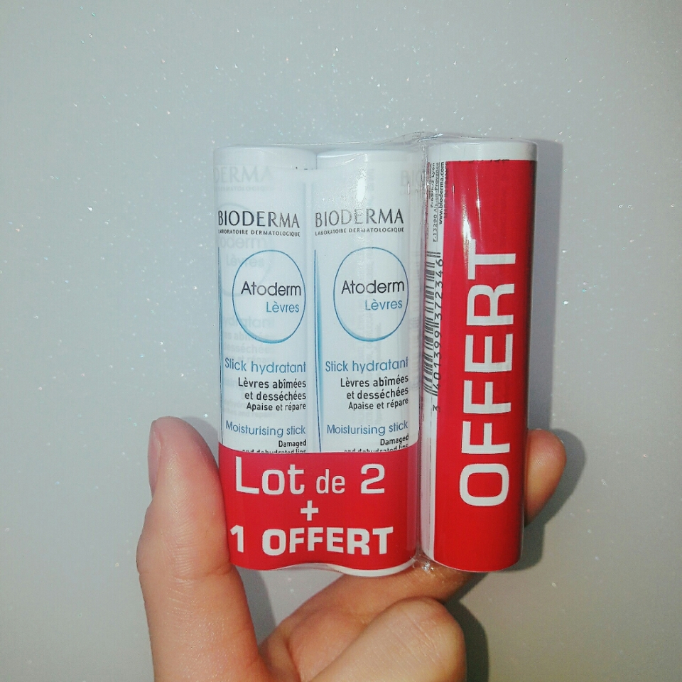 짜자안~바이오더마 아토덤 립스틱형 립밤!!

무향이랑 라즈베리향이 있는데요

저는 라즈베리향으로 구입했습니다^