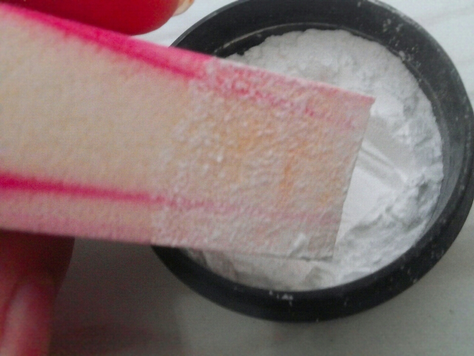 퍼프 아무거나로 파우더를 뭍혀주세용