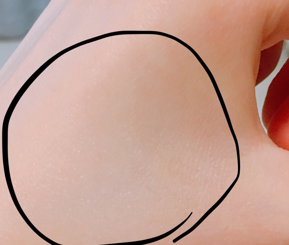 한번 손등에 발라봤는데 주름이 펴지고 광이 도는게 느껴지시나요 ??