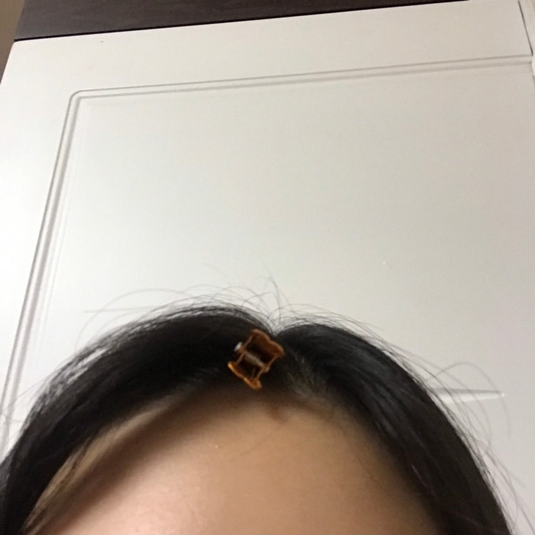 이렇게 찌르면 앞머리에 볼륨을 줄 수도 있어요! 만능템입니당 ㅠㅠ 🥰❤️