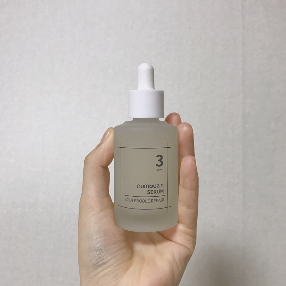 일단 디자인은 진짜 깔-끔 그 자체라서 저는 굉장히 좋아요 !

3번 보들보들 결 세럼은 #좁쌀 #모공 #푸석한피부결 에 굉장히 좋은 효과가 일어난다고 해요.

그래서 저도 한번 믿고 구매를 했습니다.