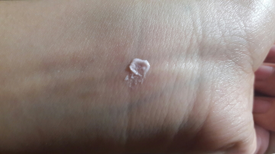 핑크빛도는 살색??이에요