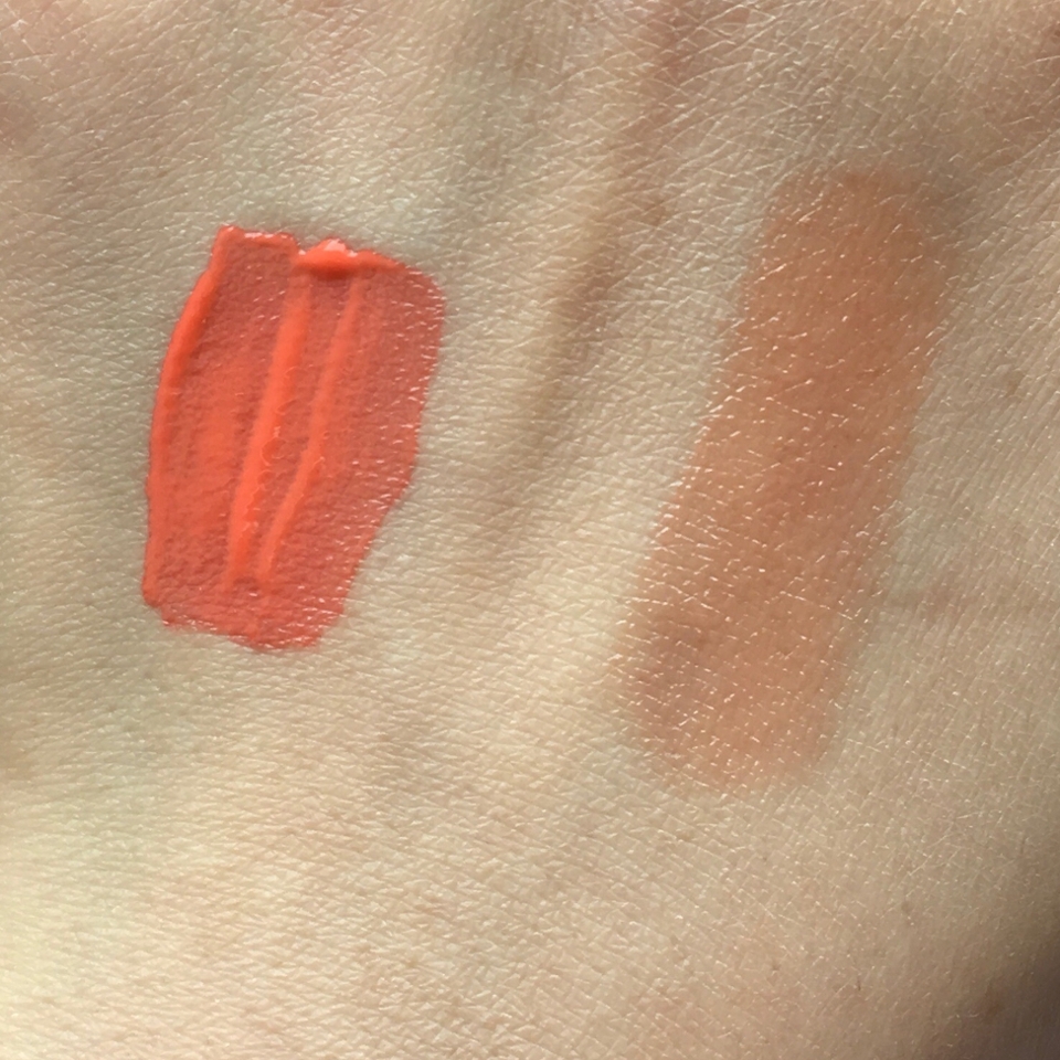 손등발색 직후 입니다ㅎ 차차밤도 같이 발색 해줬어요ㅎ 발색 직후는 연한 오렌지 색상이에요 🍊 
