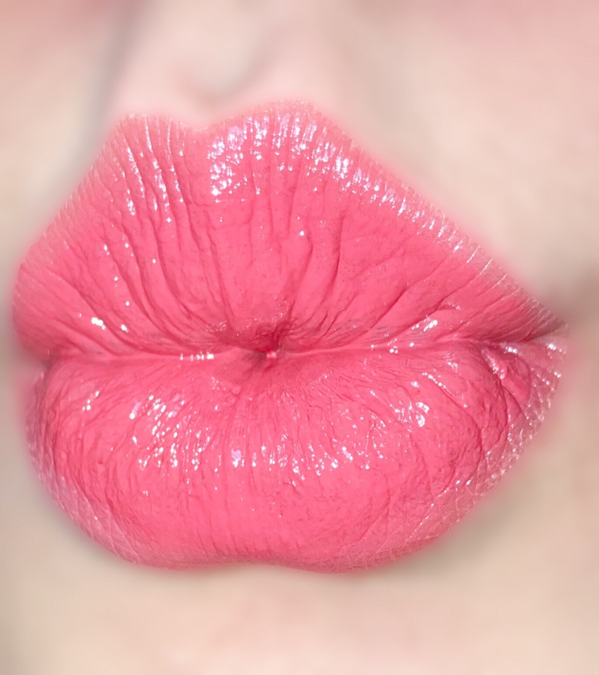 무른 편이라 생각보다 양이 줄어드는 속도가 빠르더라구요!!

색이 너무 예뻐서 다른 색도 궁금해져요~