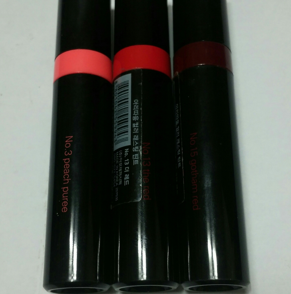 뒷면에 이름이써잇어요~ 고담레드는 거의 안보이네요ㅠㅜ