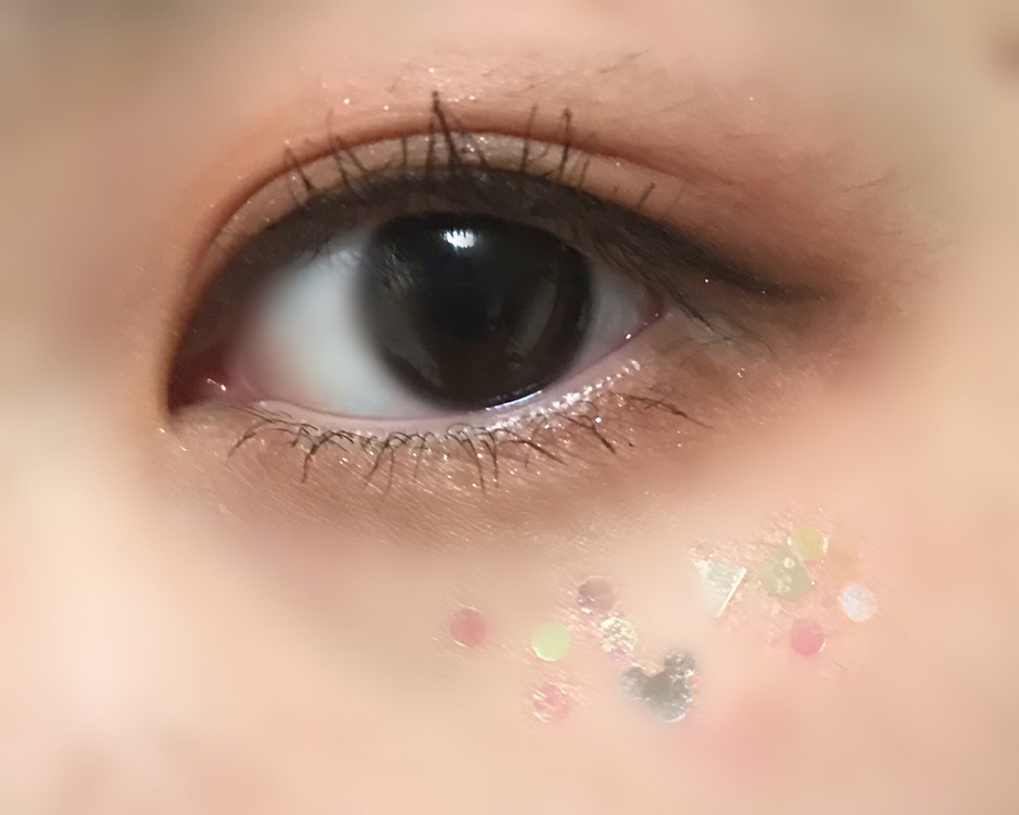 그리고 다이소에서 산 파츠도 붙여줬어요! 원랜 다른거붙려고 했는데 뚜껑이 열리지 않아서😂😂