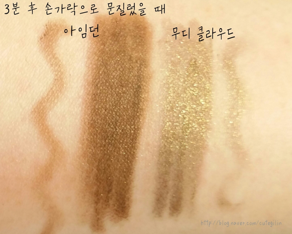 장점: 잘번지지 않음, 내장 브러쉬, 단단하면서도 부드러운 발림감
단점: 피부 상태에 따라 밀리는 현상, 고렴이

안번지는 펜슬 아이라이너로 유명한 제품이죠!
하지만 저만 그런지 무디 클라우드가 가끔 밀려서 잘그려지지 않을 때가 있어요😂