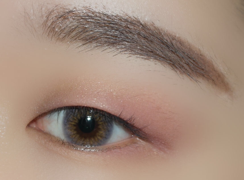 #섀도우 를 뭘 사용할까 하다가
#에뛰드하우스 #베리딜리셔스블러셔 
4호 #은은한로즈딸기 를 사용했는데
완전 존예😽
