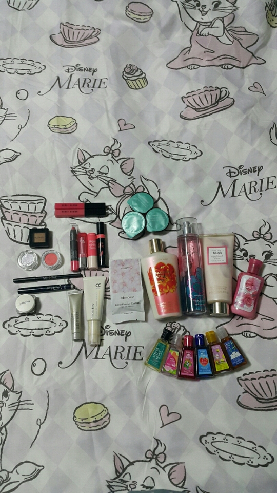 미샤 모닝커피 -약 3회 사용 ❌
에뛰드 쥬얼 크리스탈 엔젤링 (단종).2회 사용
에뛰드 핫핑크 (색상명이 생각이 안나요ㅜ)
어반디케이 글라이드온 아이펜슬 (블랙) 
에뛰드 블링블링 아이스틱 화이트 
이니스프리 애코젤라이너 브라운 사용감 적음 
바비브라운 rosy22 립글로즈 새상품 (고렴이만 교신○)
바비브라운 pink blossom 립글로즈 새상품 (고렴이만 교신○)
마몽드 크리미틴트밤 벨벳 코스모스 약 4회 사용 
아리따움 젤리바 워터리체리 약 4회 사용 
에뛰드 슈가틴트밤 핑크 마카롱 약3회 사용
아리따움 컬러래스팅 피치퓨레 약 9회 사용 ❌
로라메르시에 틴티드 모이스쳐라이져 샘플 ❌
이니스프리 세럼 씨씨크림 약1/3 사용 
마몽드 커버 파우더 쿠션 리필 21호 새상품 ❌
이니스프리 진액 캡슐 팩 비자&티트리 새상품 

빅토리아 시크릿 패션 스트럭 바디로션❌
배스앤바디웤스  핑크 쉬폰  바디미스트
빅토리아 시크릿 드림 엔젤 블러쉬 바디로션
배스앤바디웤스 체리블라썸 바디로션 미니사이즈❌
배스앤 바디웍스 손세정제 컬렉션. (사용감 있는것도 있고 없는것도 있음) 
