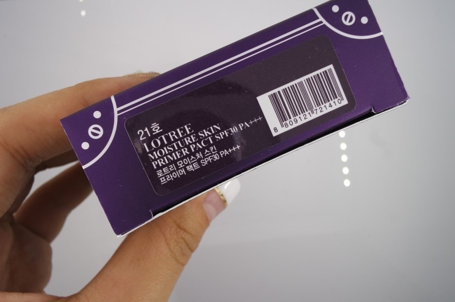 제가 사용해 본 색상은 21호!
로트리 파우더제품들이 좀 밝다는 얘기를 들었었는데 막상 써보니 그렇지도 않았어요 ㅎㅎ
