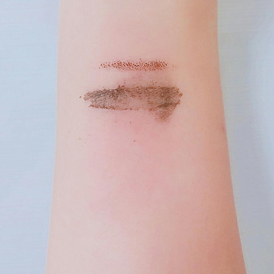 붓펜아이라이너, 틴트, 아이섀도우는 잘 지워졌는데
펜슬아이라이너랑 마스카라가 잘 안 지워졌네요ㅠㅠ

메이크업했을 때는 립앤아이리무버가 있어야할 듯..!