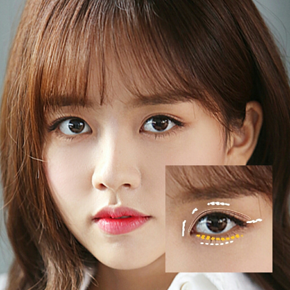 아이 메이크업은 간단해요
그래서 쉐딩을 이용해줄겁니다!
간단한 음영컬러 1~2개랑 애굣살에 바를거만 있으면되요ㅎㅎ