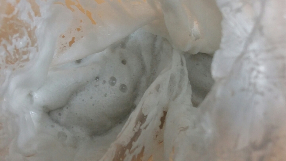 짜잔~이렇게 거품이 만들어졋습니다!!이렇게 될때까지 흔드시면되요~