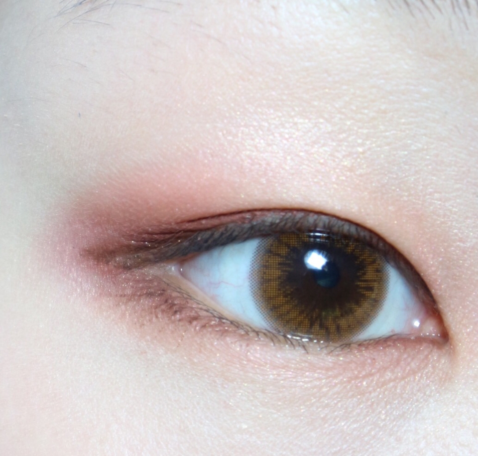 5.#파시 슈퍼 슬림 워터프루프 펜라이너 02브라운 으로 눈꼬리만 다시 빼고, 언더 뒷쪽에 연하게 살짝살짝 그어줘서 속눈썹이 풍성해보이게 해준다.