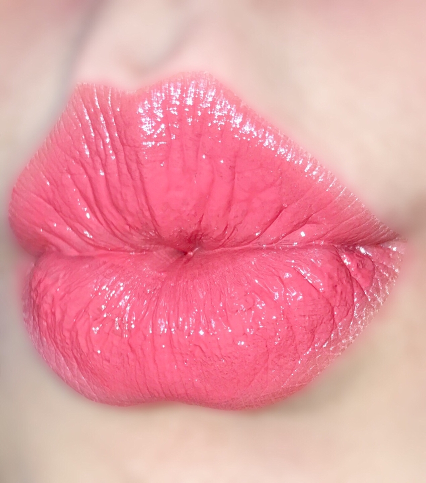 제가 웜톤인데도 제게 잘 어울리는 핑크빛이에요!

쨍한 핑크 아니구요, 가을에 어울리는 장미빛입니다!