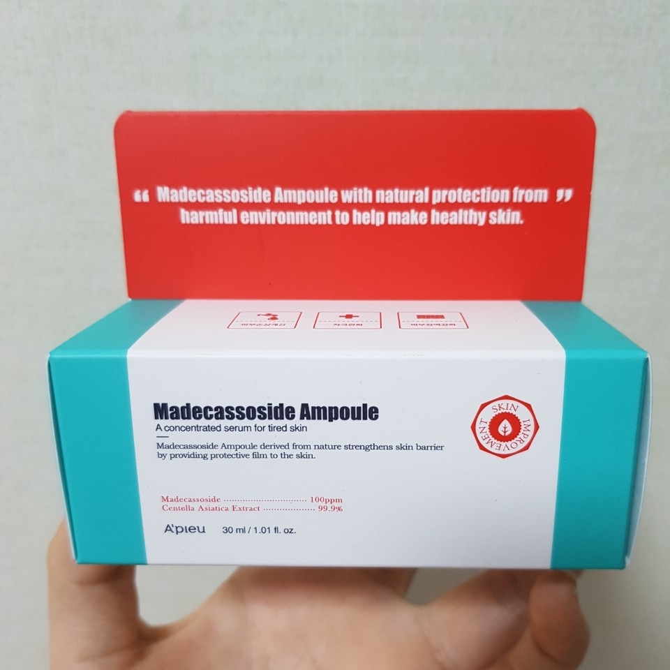 오늘 살펴볼 제품은바로바로 어퓨 마데카소사이드 앰플입니다.