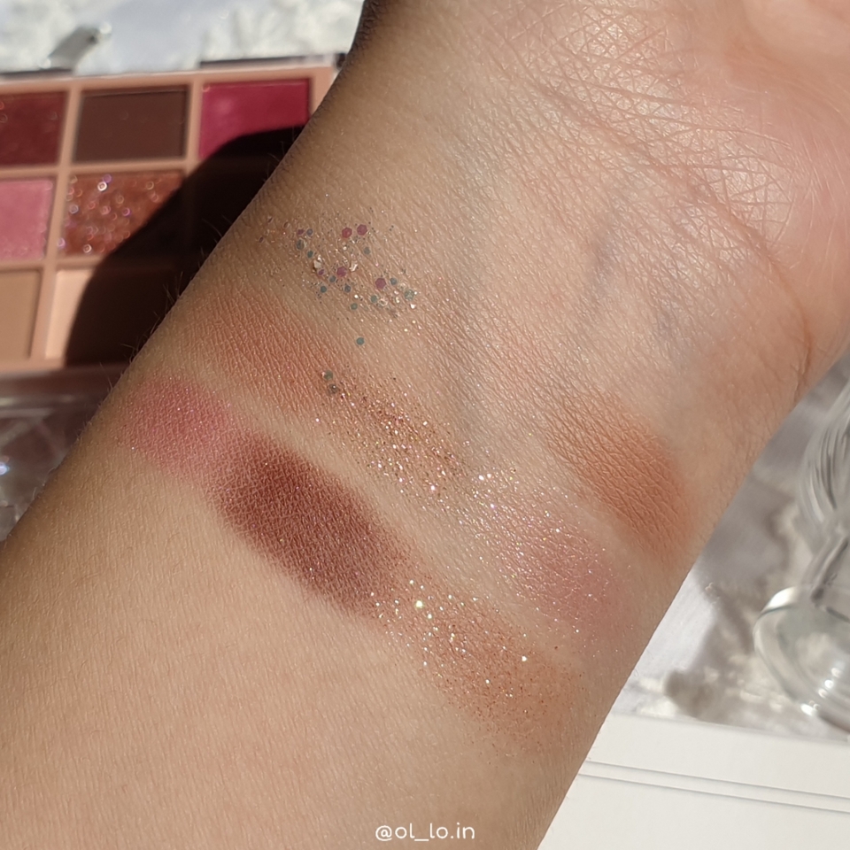 사진으로 보셨을 때는 잘 모르겠지만 진짜 하나하나 발라보면서 감탄했을 정도로 예쁘답니다ㅠㅠ💖💖
(사진 보다 실제는 채도감이 좀 더 있어요!)

발림성, 발색, 밀착력.. 빠짐 없이 좋아요!