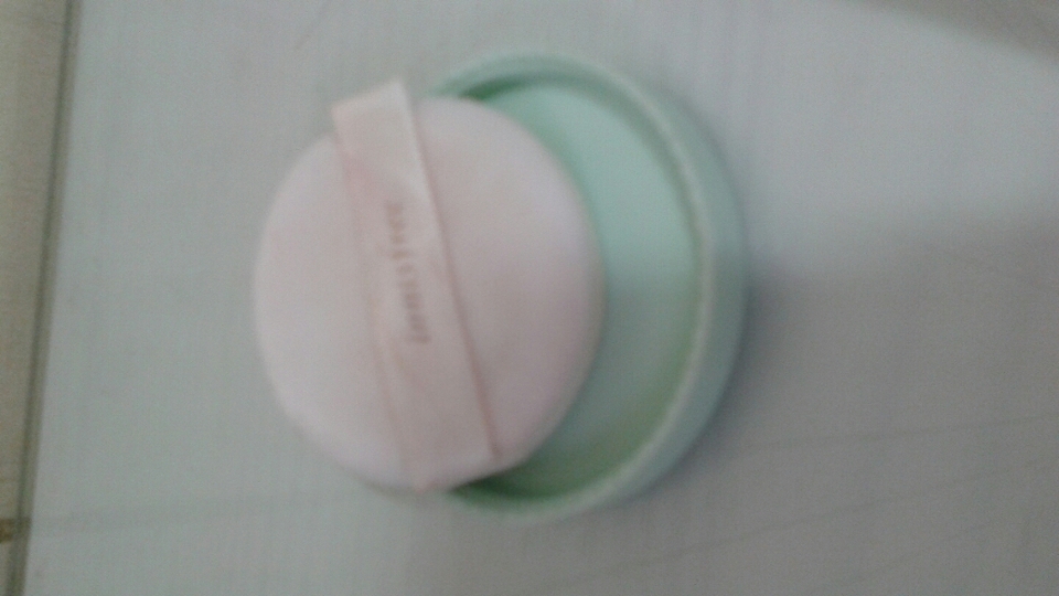 작은퍼프가있는데 퍼프로는 머리 떡졌을때 사용하시고요 브러쉬로사용하세요