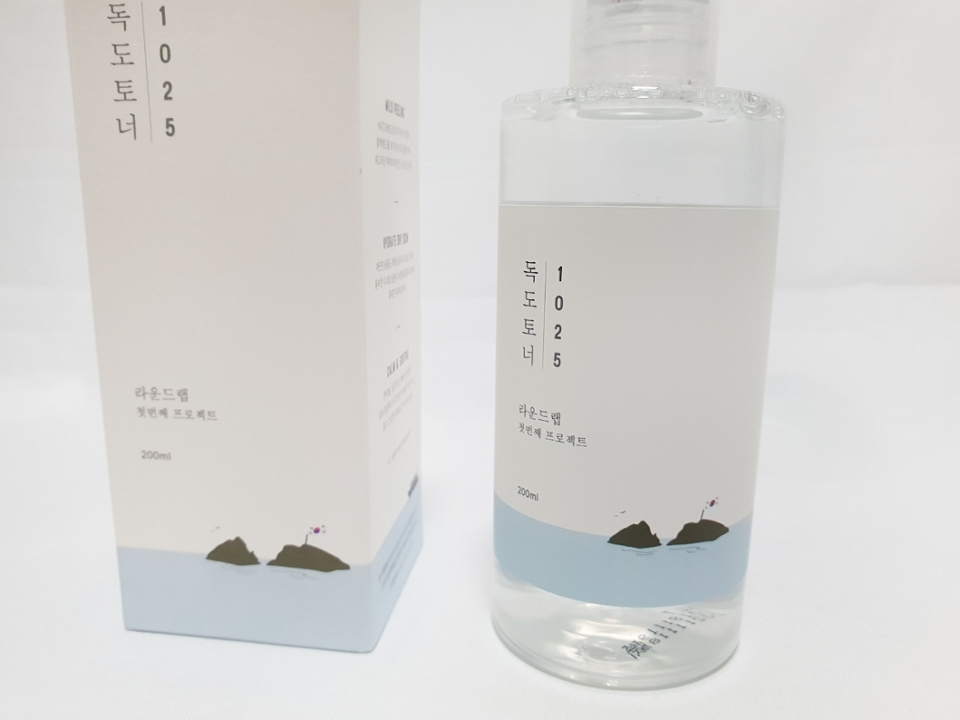 독도의 날로 정해진 1025의 날짜가 들어간 제품명이에요.
처음에 출시됐을 떄 정말 신기했던 이름이였어요.

사용감은 기본토너제품들과 별 다를게 없겠지...했지만 디자인이 이뻐서 사고싶다라고 생각이 드는 토너중 하나였네요.