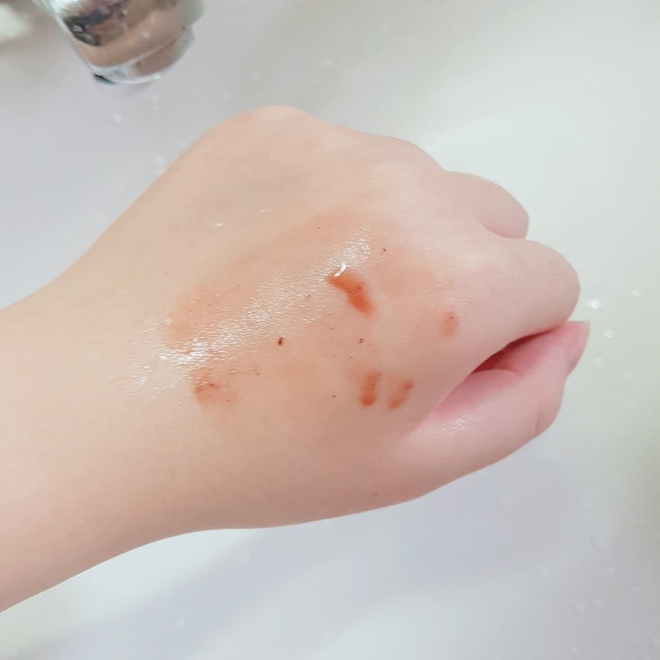 하지만 붓펜라이너 특성상 문지르면 완벽하게 실종됩니당 클렌징은 편해서 참 좋네용