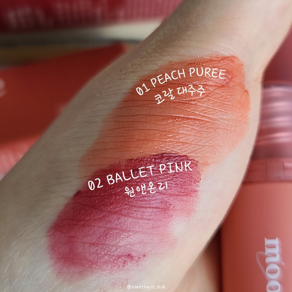 패키지에서 본 색깔 그대로 발색되었어요
살포시 얹어지는 포슬포슬 블러틴트 제형이예요.
무광 피니쉬!








