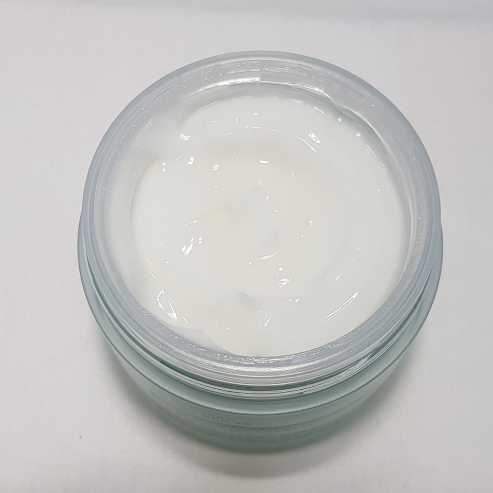 되게 하얀데 투명하고...수분감 많아보이는 느낌?
무슨 말인지 이해하셨나요...큨큐ㅠ

이렇게 봐도 탱글탱글하고 수분 넘쳐보이는 모습이 ... ㅂ..보일까요?? 
저는 보이는데 여러분이 이 모습이 보이실지 모르겠네요